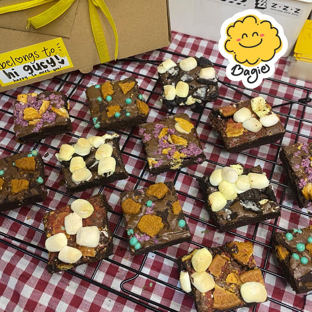 

(MINIMAL CO 4 PCS) LOVE AND DEEPSPACE Brownies Potong / Xavier / Zayne / Sylus / Rafayel