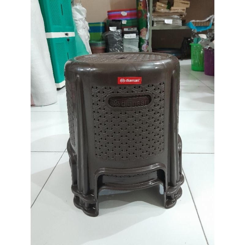 kursi pendek/kursi plastik/kursi anak