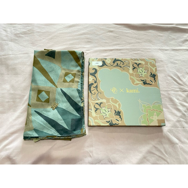 Kyra Scarf - Heaven Lights x Kamiidea - Preloved