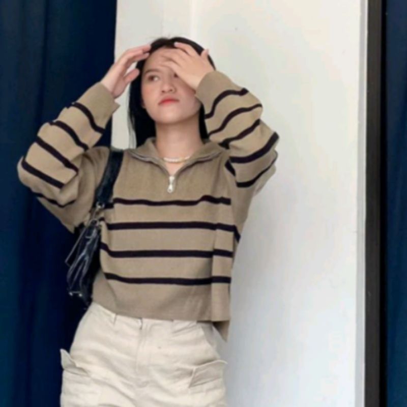 Clara Zipper Knit Rajut Wanita Kerah Resleting Crop Top bahan Lembut