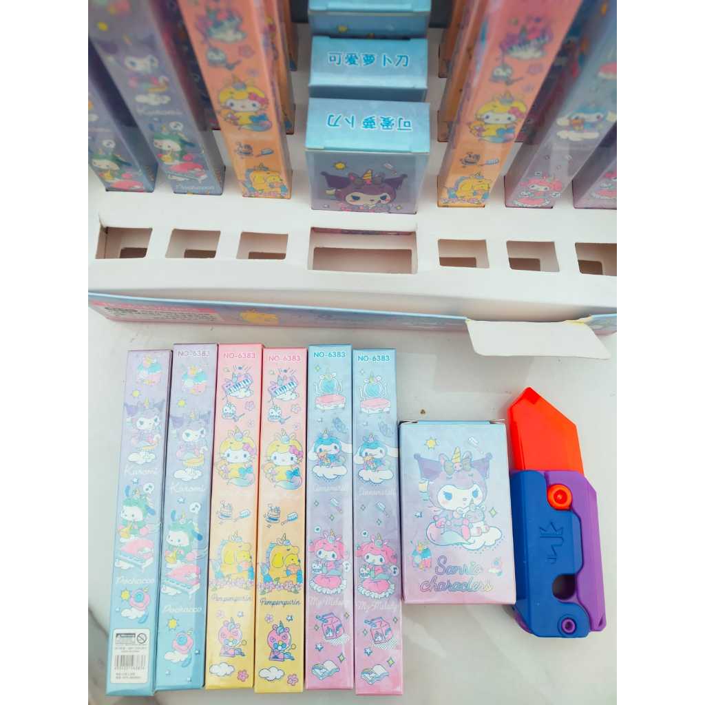 

PULPEN MEKANIK PEN GEL SANRIO VS UNICORN BLIND BOX ACAK MOTIF PULPEN HITAM SANRIO 0.5 MM