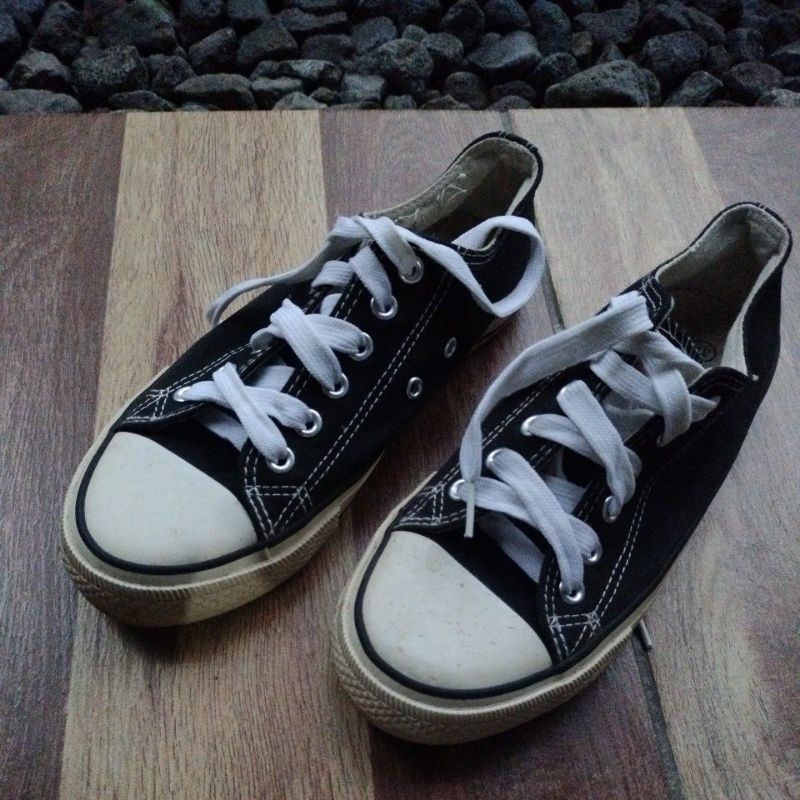 Preloved sneakers faster regina footwear size 37