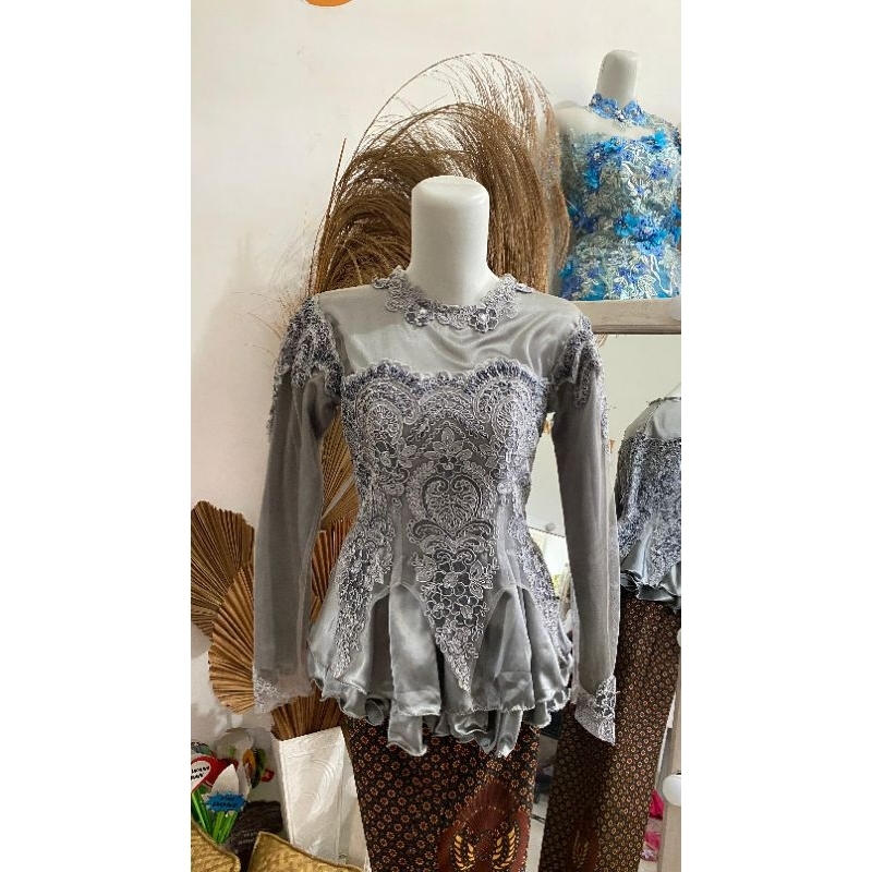 Kebaya wisuda/ kebaya bekas pakai/ kebaya modern/ kebaya preloved