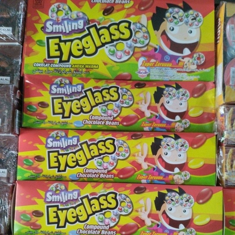 

Smiling eyeglass coklat butiran bersalut warna warni satu strip isi 14 butir coklat satu box isi 40