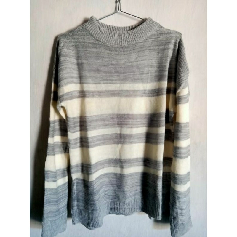 Sweater Rajut Salur