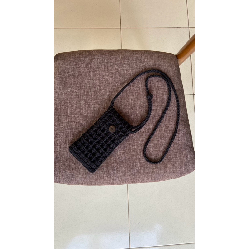 Phone bag rajut kancing