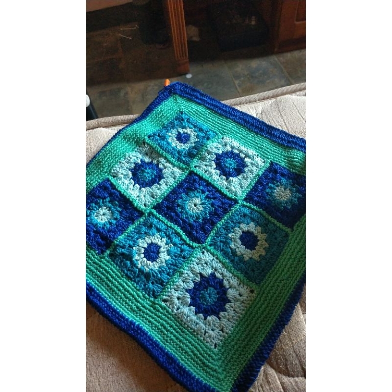 sarung bantal rajut