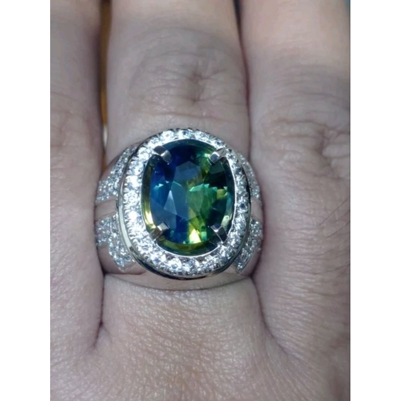 Natural bicolor blue sapphire 5.42 cts. No heat