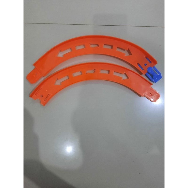 Track tikungan hotwheels 15.000/set (2pcs+1connector)
