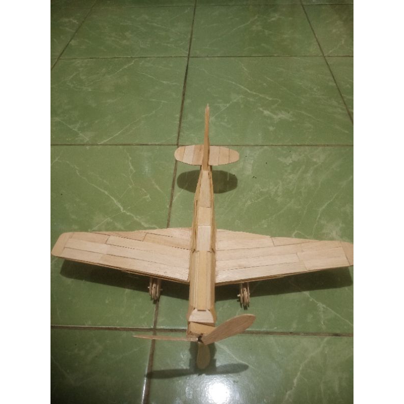 miniatur pesawat tempur perang dunia dua.