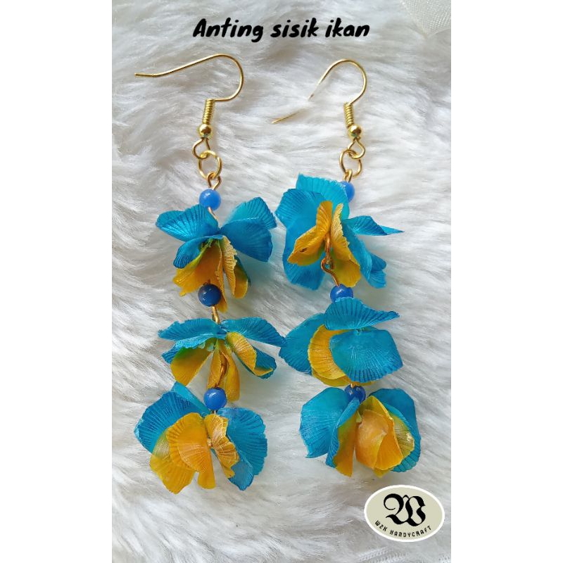 Asesoris wanita anting