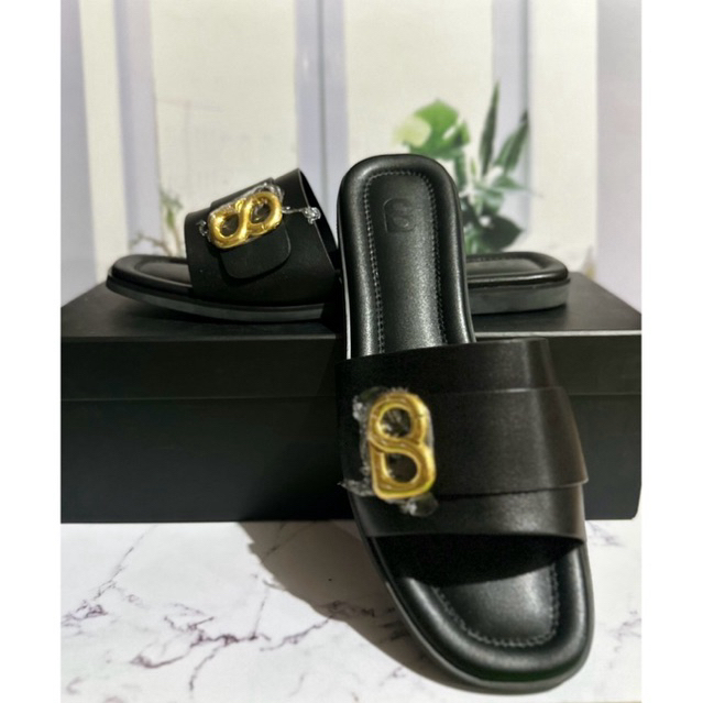 FIKA SANDAL BUTTONSCARVES SIZE 39 (HITAM)