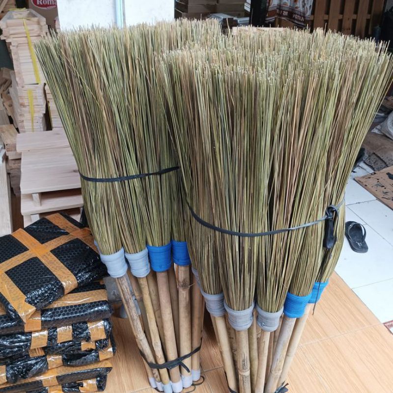 Sapu Lidi Gagang Bambu Sapu Lidi Tanah Extra Tebal