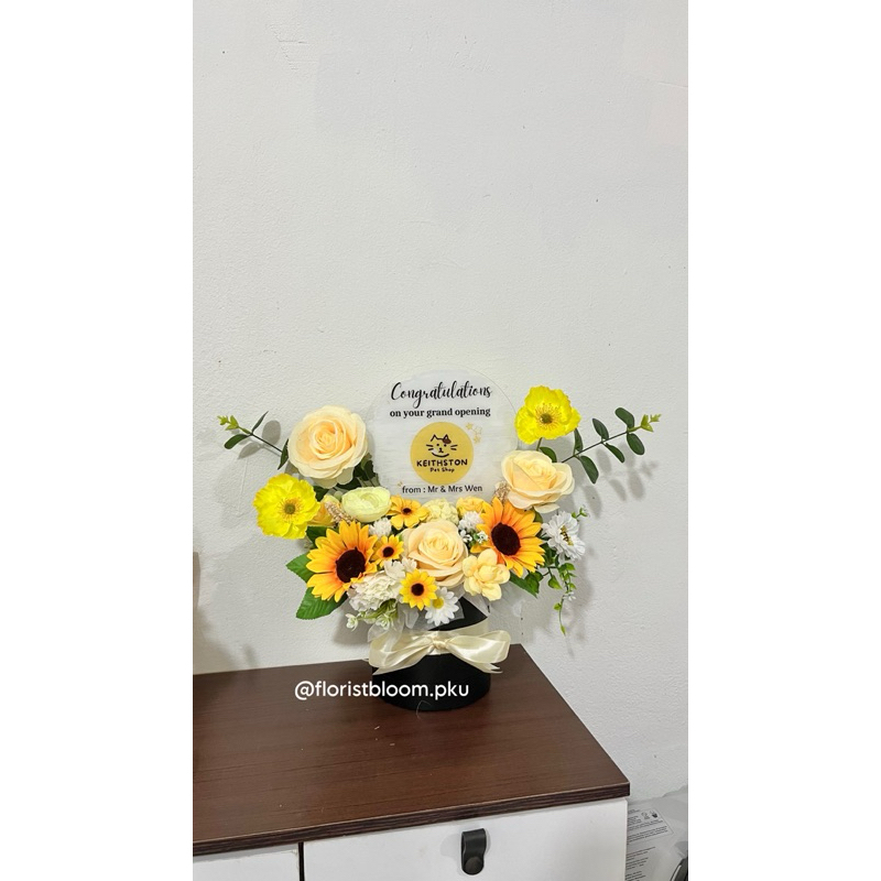 

Small Akrilik Bloom Box + Packing Kardus | FLORIST BLOOM PEKANBARU | Bloom Box Pekanbaru | Bloom Box Murah | Bloom Box Grand Opening | Kado Peresmian Murah | Bloom Box Peresmian