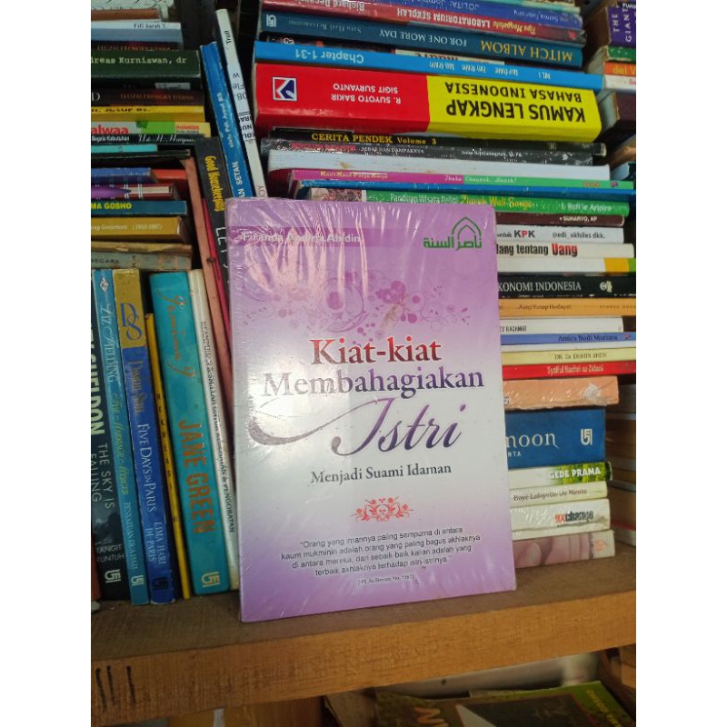 KIAT-KIAT MEMBAHAGIAKAN ISTRI