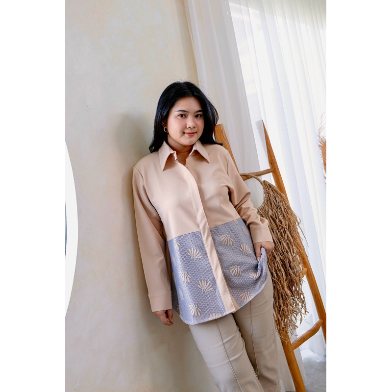 COTTONAIVE - Zanitha Shirt in Camel - kemeja wanita plus size - kemeja kantor wanita plus size