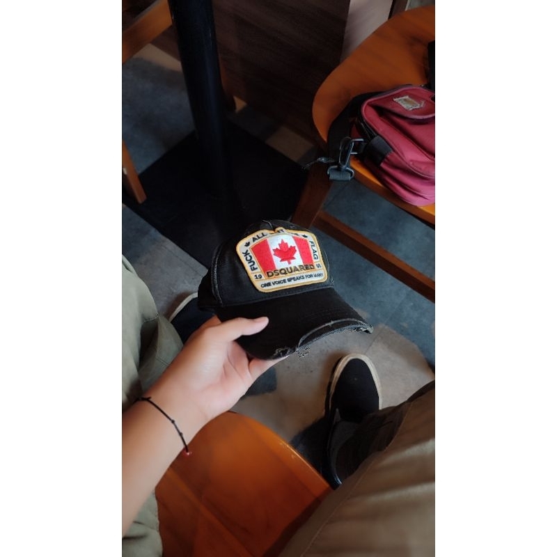 TOPI DSQUARDED RIPPED PRELOVED