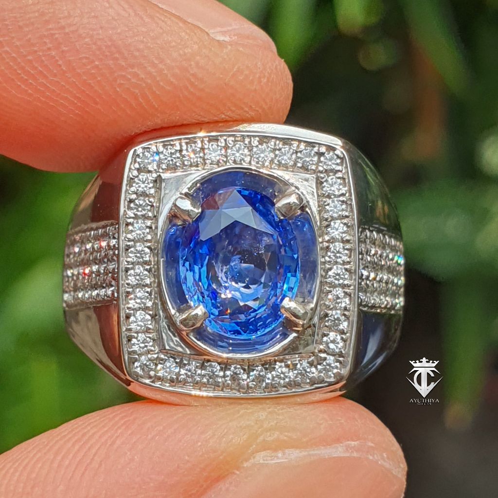 Batu Permata Natural Royal Blue Sapphire SriLanka Top Luster 2.24 Ct Heat Only DGL Lab Certified