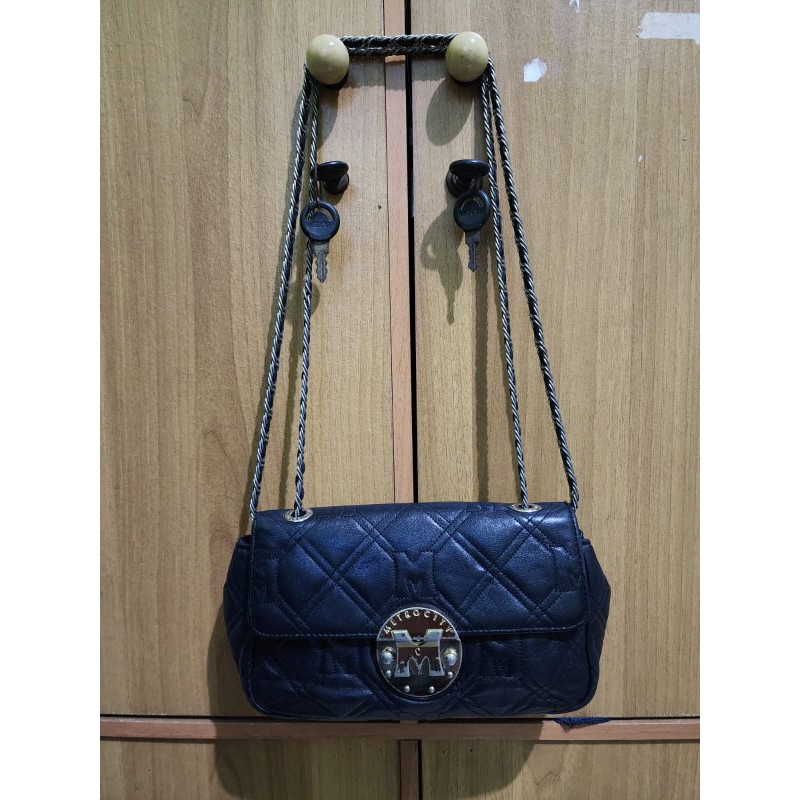 Metrocity sling shoulder bag