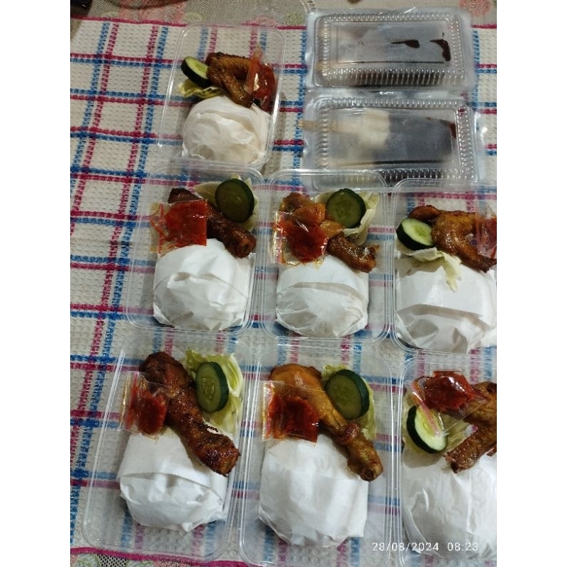 Paket ayam goreng + nasi ,sambal  & lalapan