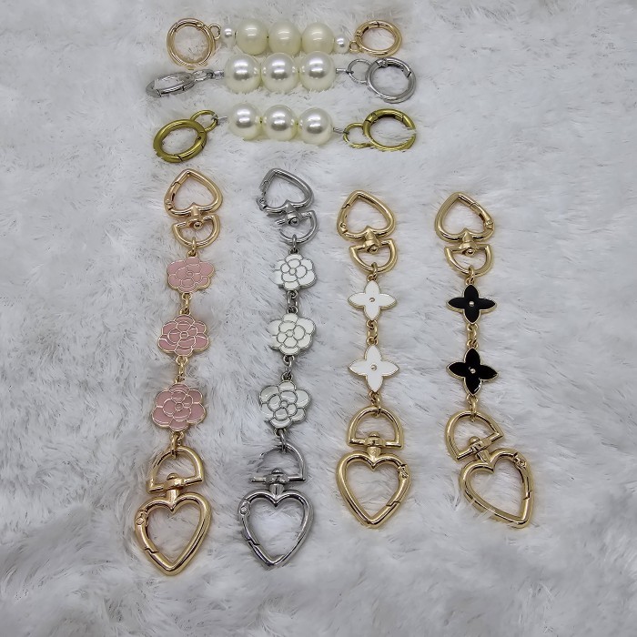 Short pearl flower chain bag charm / tali tas mutiara pendek