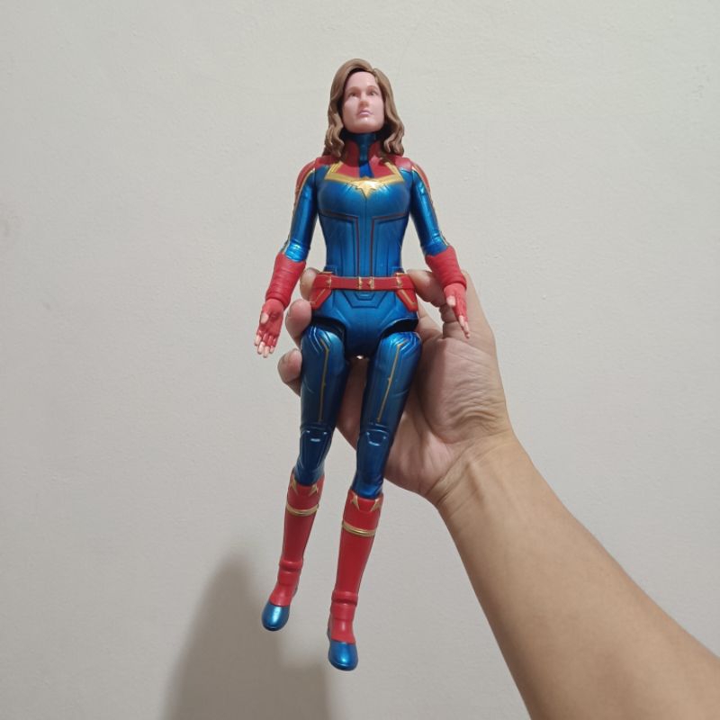 ACTION FIGURE CAPTAIN MARVEL 30cm