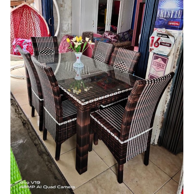 Meja Makan Kursi 6 Rotan sintetis