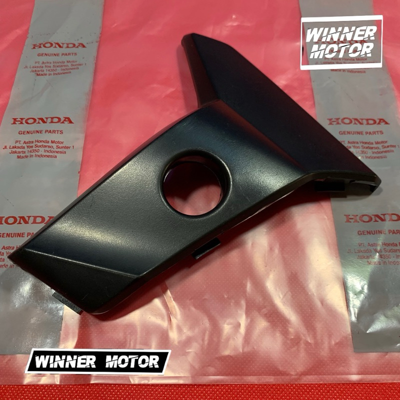 Cover Tutup dudukan footstep STEP KIRI Revo 100 Supra x 125 Batman 50606-KVR-600