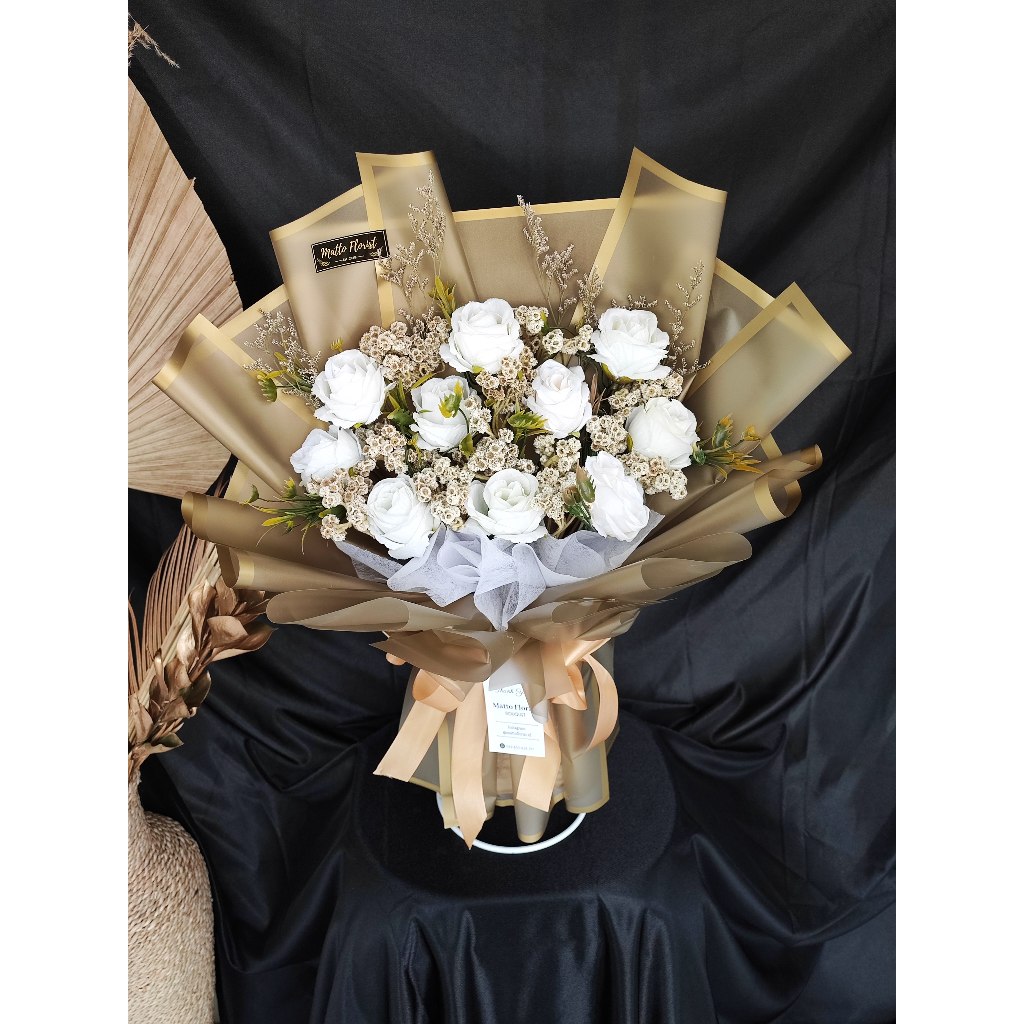 Buket Bunga Mawar putih Gold Elegan Campuran Edelweiss dan Caspea Eksklusif dan Premium