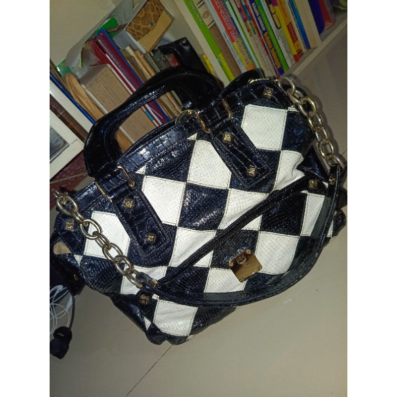 (Preloved Pedas) MCM*** Vintage Embossed Pantent Leather Satchel Bag