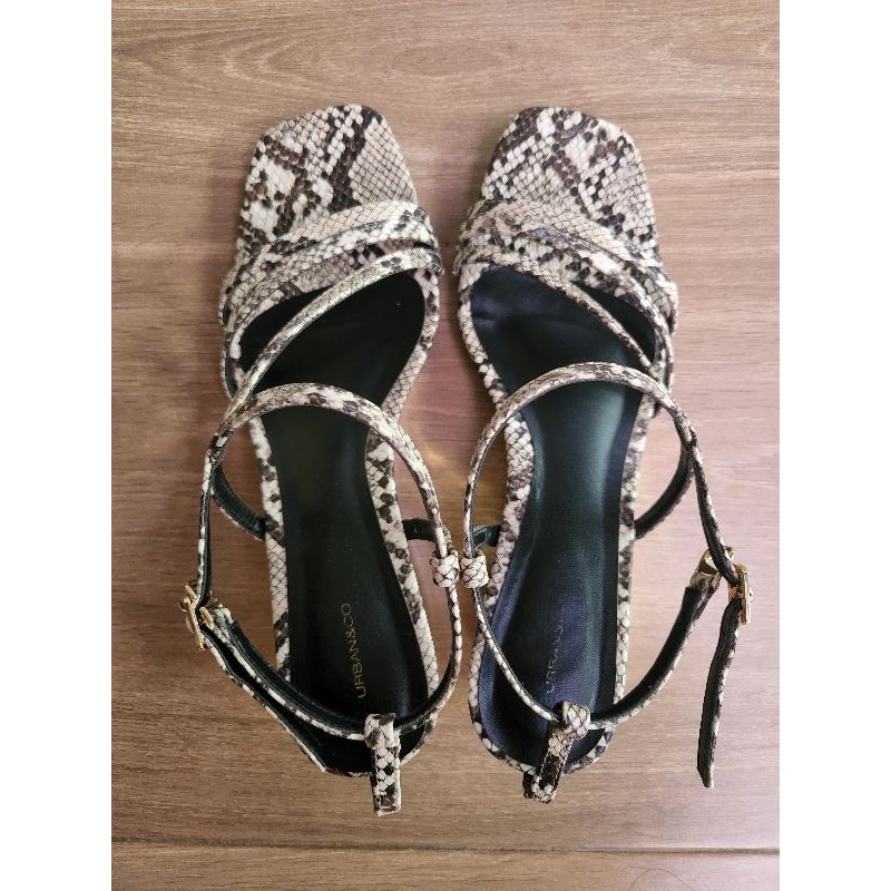 Preloved murah sepatu sandal / sendal wedges urban n co