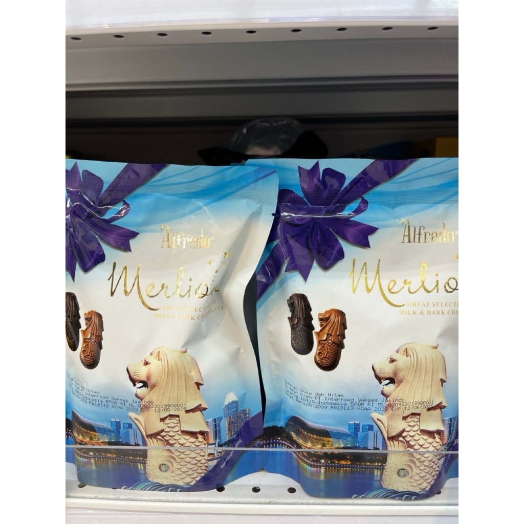 

Alfredo Merlion Milk & Dark Chocolate 200g isi 15 pcs