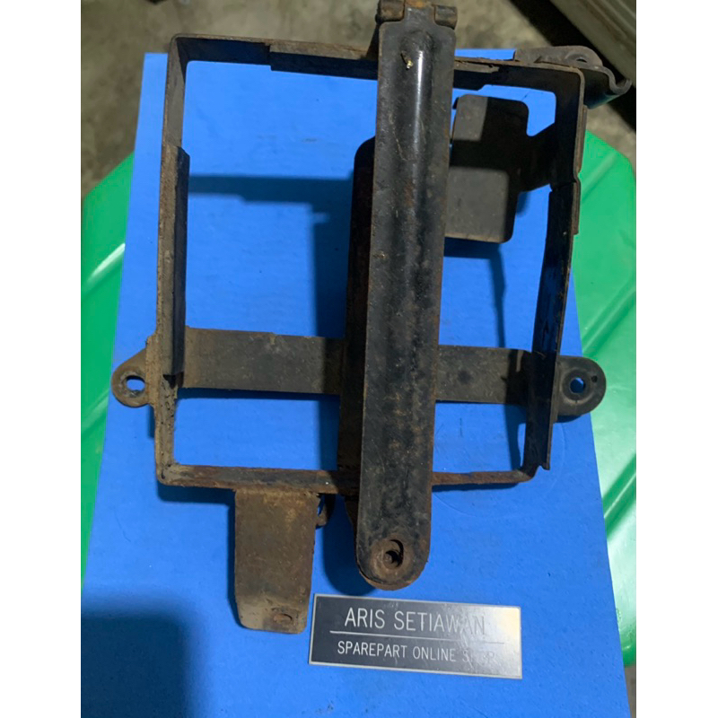 Pangkon Dudukan Tempat Aki Tiger Revo Tiger 2000 original