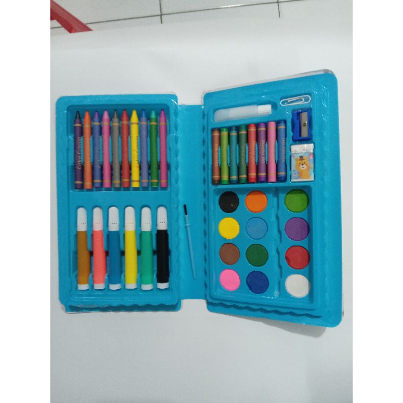 

Art set atau crayon set isi 150 piece