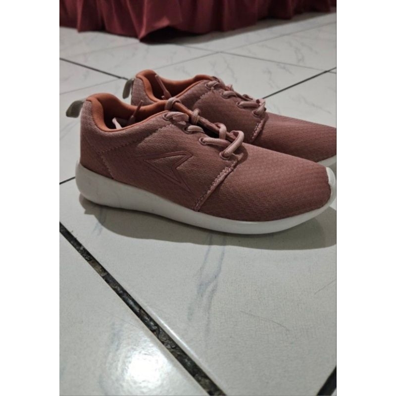 Sepatu BATA Power Wanita