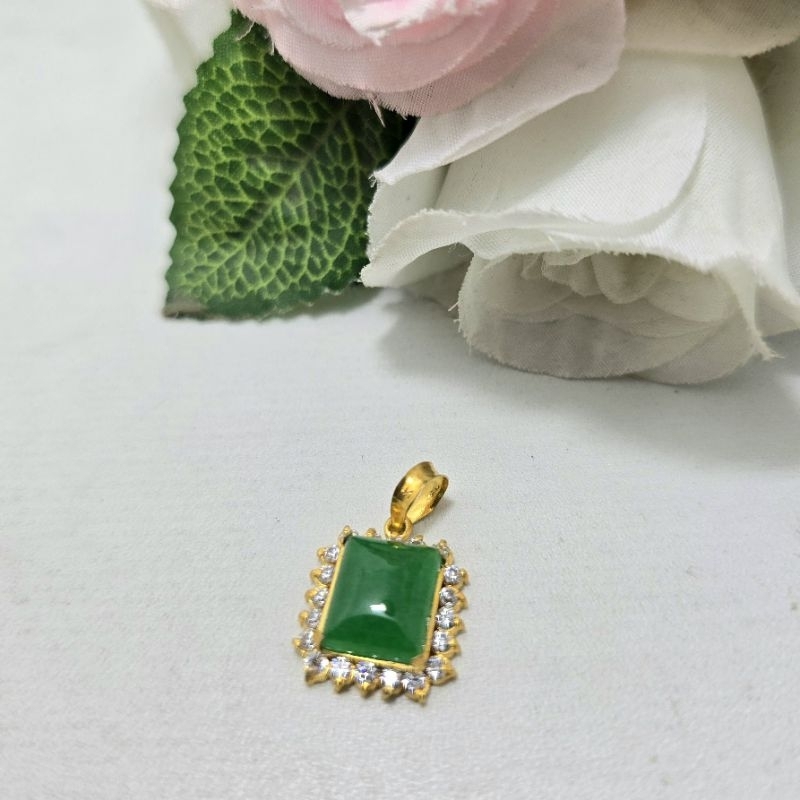 Liontin Batu Hijau Kotak 2 Gram Emas Muda