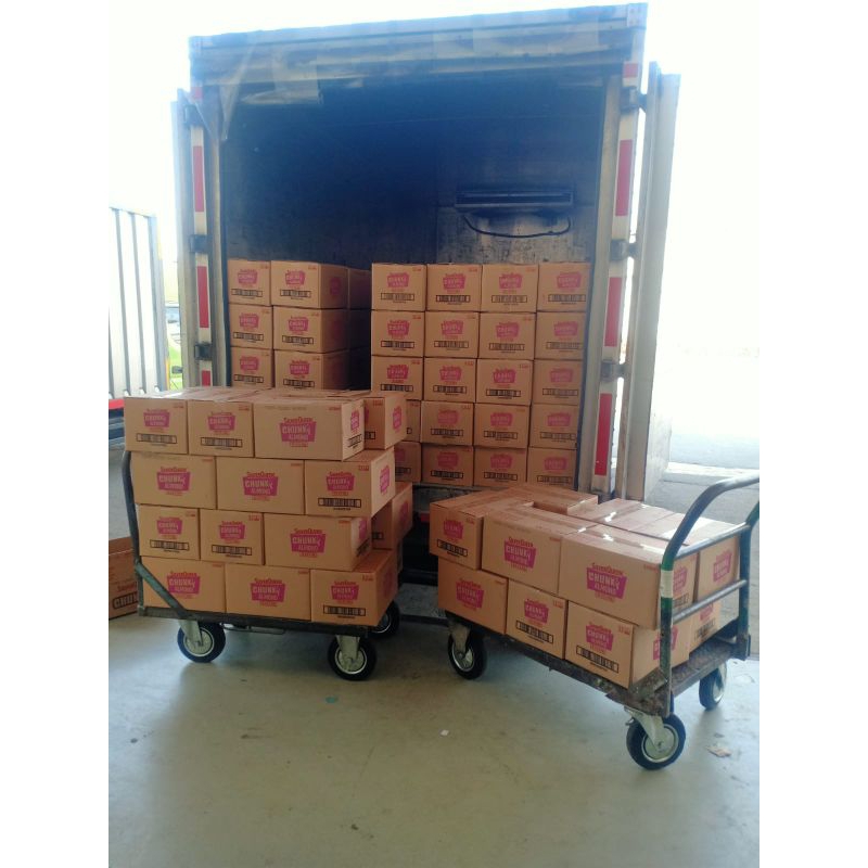 

RB SILVERQUEEN CHUNKY BAR BOK 26GRGR COKELAT CASHEW & ALMOND ISI 12PCS EXP 2026