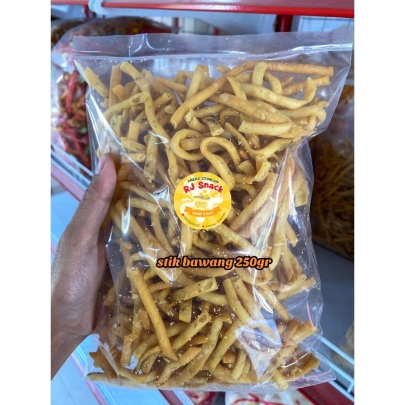 

Snack Kripik Stik Bawang 250gr camilan cemilan kiloan termurah rj snack kediri