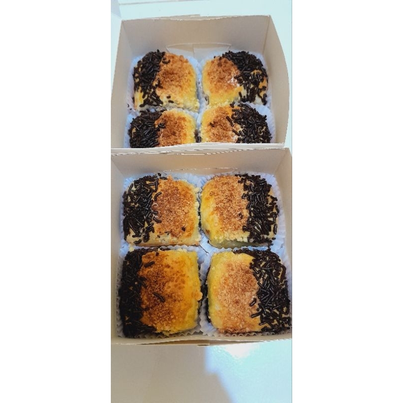 

HALAL. BOLEN PANAS varian snack Box isi 4 pcs.1 x CO dikirim 2 box ( Rumah Bolen Mustafamaqil)