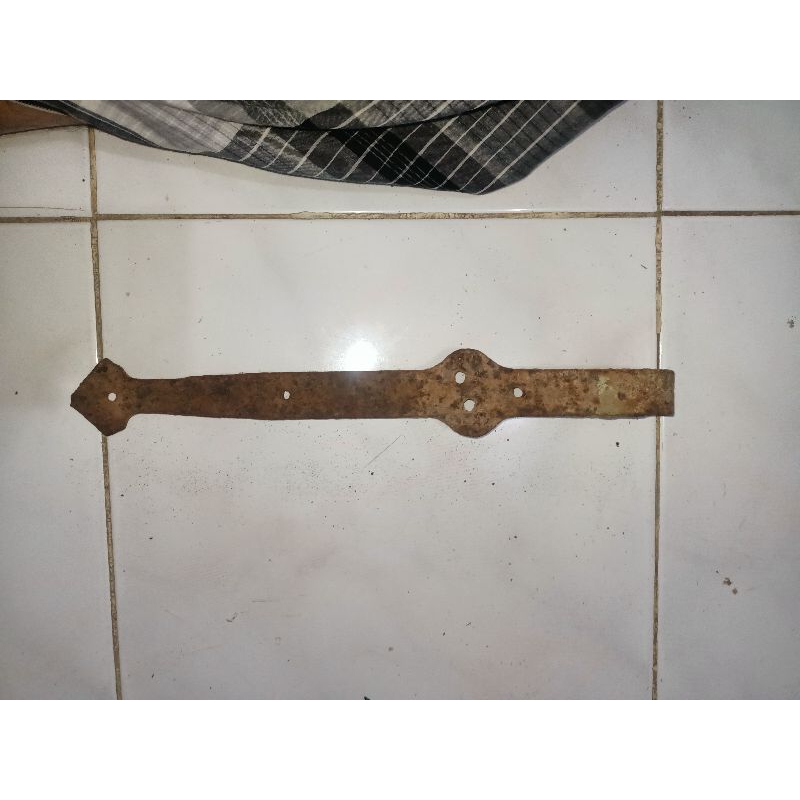 engsel pintu jadul kuno lawas bekas rumah zaman Belanda