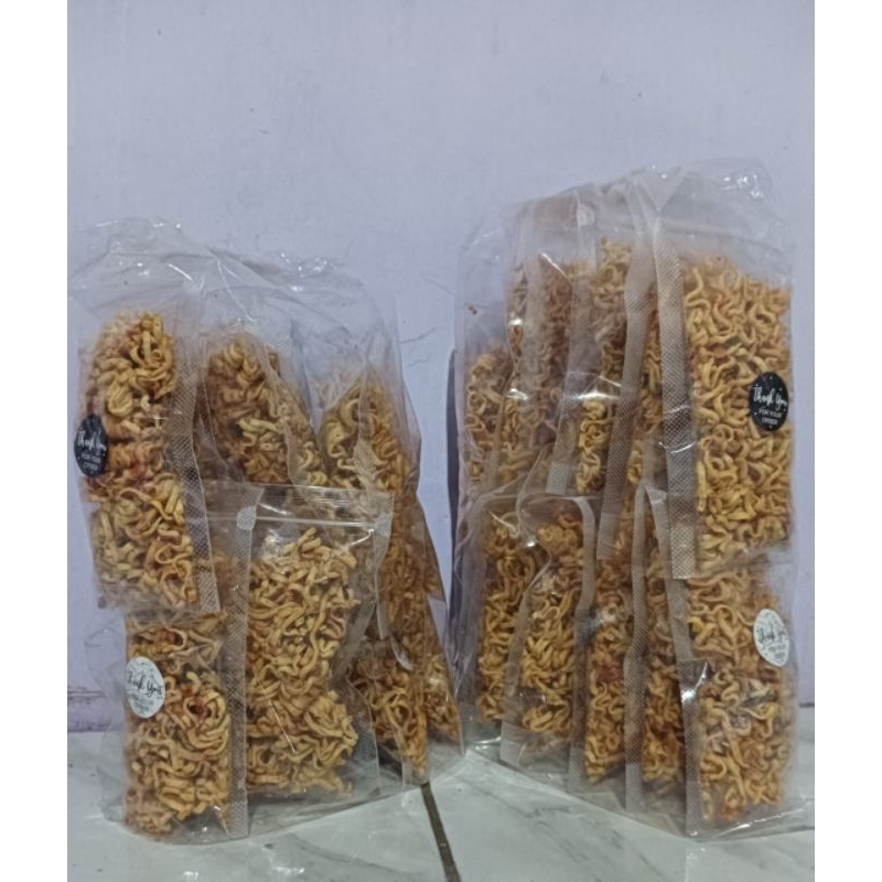 

mie kriuk / mie kriting/ mie kremes pedas duan jeruk kemasan 50gr isi 12pcs