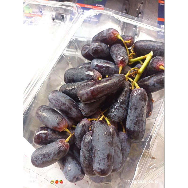 

buah anggur saphire jari