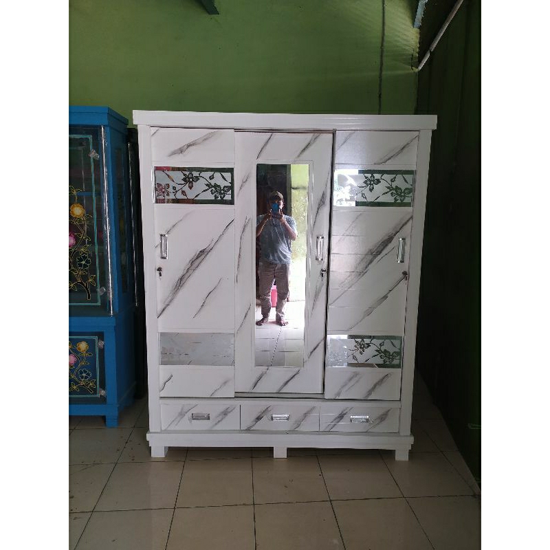 lemari pakaian sliding 3 pintu warna putih / sliding lemari 3 pintu minimalis warna putih