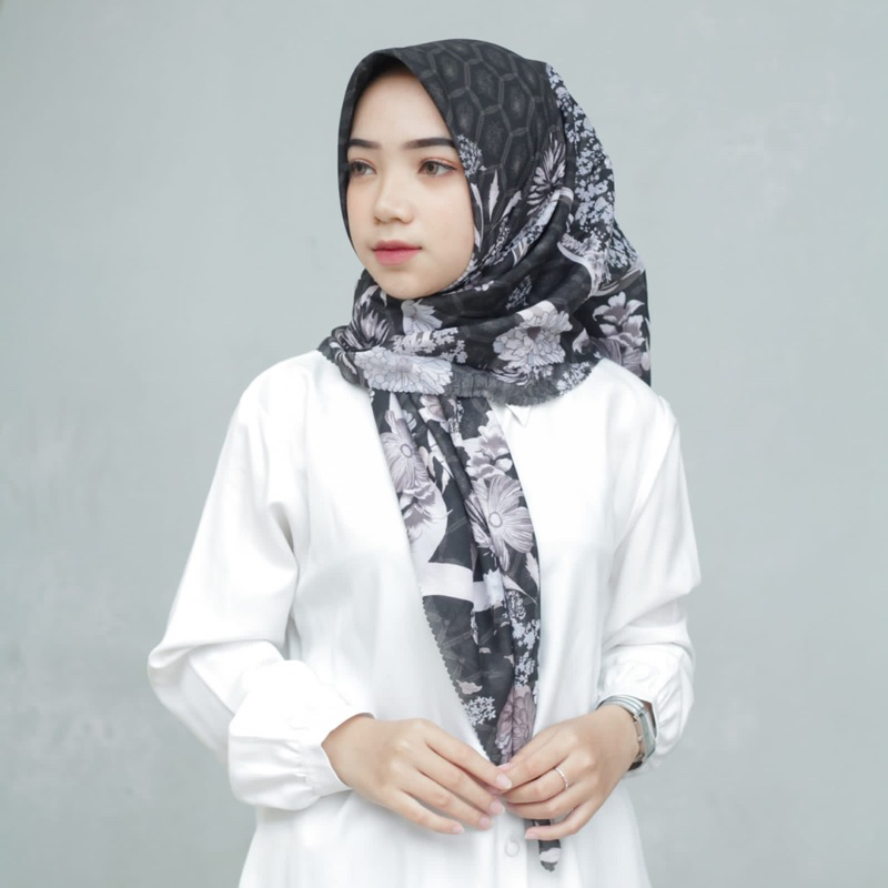 Hijab Segiempat Voal Motip premium Kiara Series