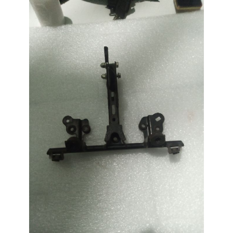 Tanduk rusa  breket tameng depan CBR150r k45G original