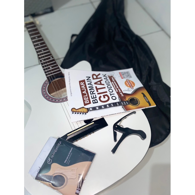 Gitar mandalika+buku+senar