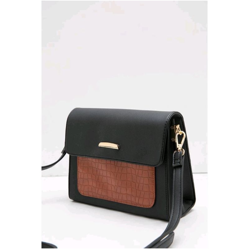 Berrybenka - Tas Selempang Wanita Sofia Pricil Flap Sling Bag