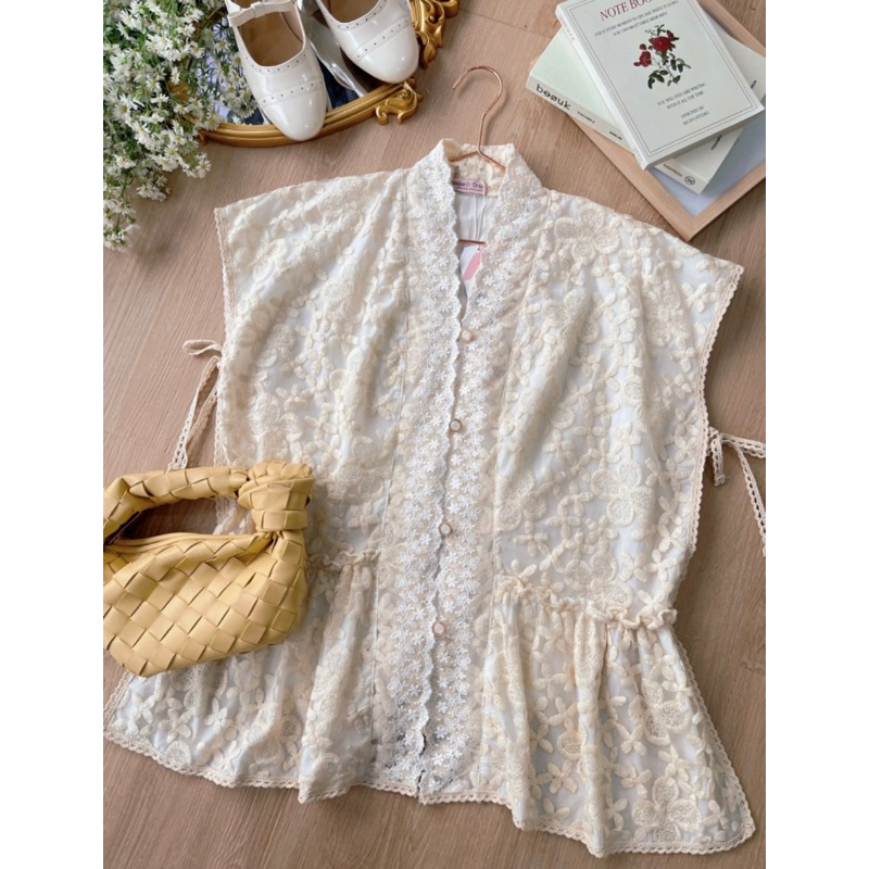 CALLUNA VEST OUTER BRUKAT SULAM BORDIR PREMIUM WITH FURRING WHITE BW BROKEN WHITE BLACK RUMI GAYATRI