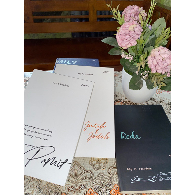 

Preloved Buku Karya Aby A. Izzuddin