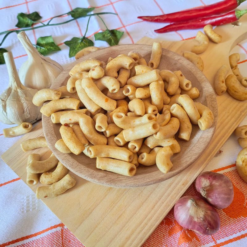 

makaroni bantet makaroni pedas mini "MAK MIN" makaroni asin gurih makaroni pipa Camilan Snack per 100 dan 200 gram